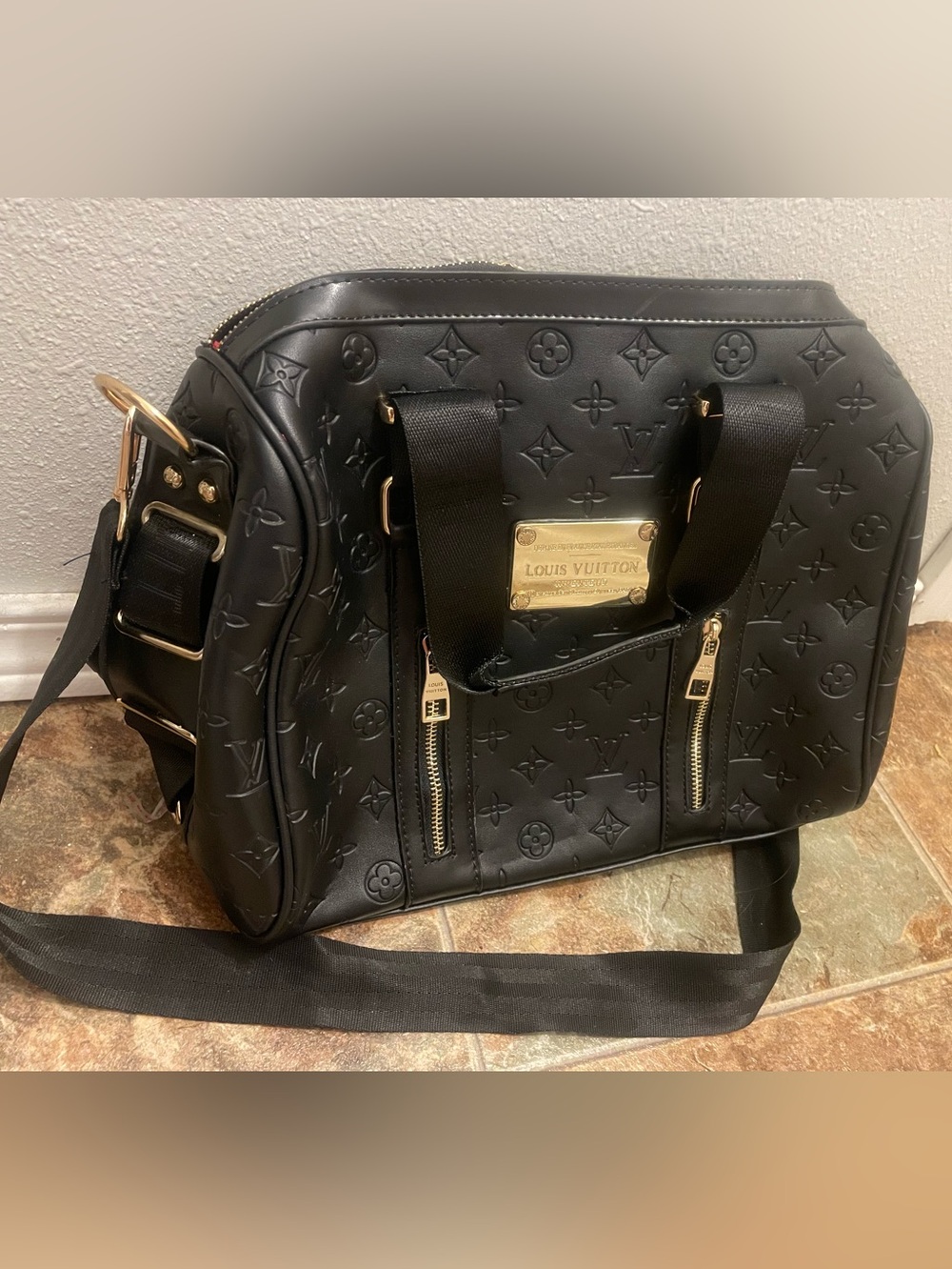 LVee monogram logo messenger bag purse crossbody really sharp 🔥🔥💕